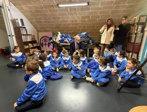 Il sindaco di Taranto Piero Bitetti incontra gli alunni della II°A della scuola Nigro di Talsano